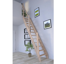 Holztreppe mit Geländer in einem hellen Raum