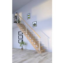 Treppe aus Holz mit Edelstahlgeländer in einem hellen Raum