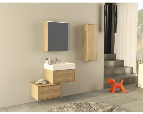 Modernes Badezimmer mit Waschtisch, Spiegelschrank und Hochschrank aus Holz