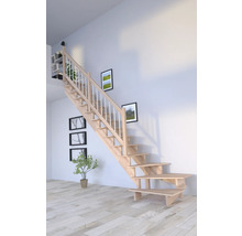 Helle Holztreppe mit Geländer in einem modern eingerichteten Raum.