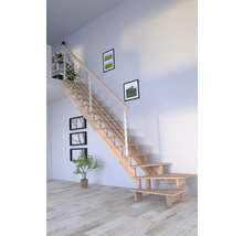 Holztreppe mit Geländer im hellen Wohnraum