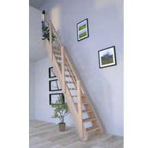 Holztreppe mit Geländer in einem hellen Raum