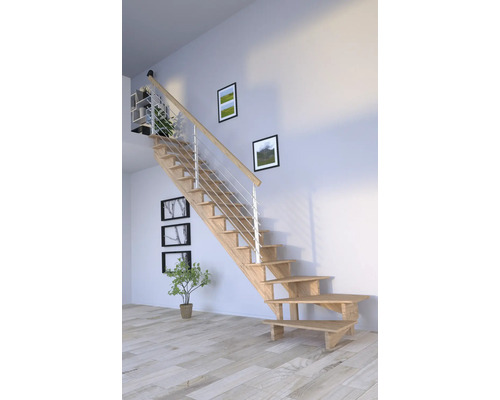 Holztreppe mit Edelstahlgeländer in einem hellen Raum