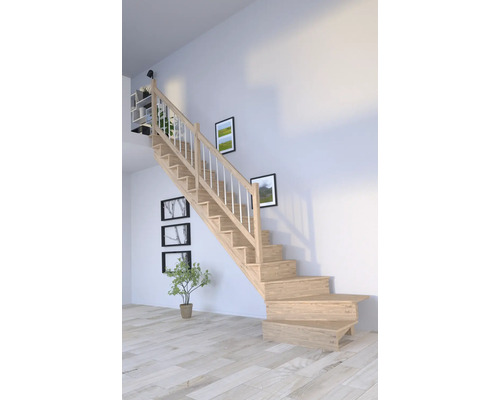 Holztreppe mit Geländer in hellem Raum