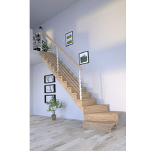 Raumansicht mit Holztreppe, Edelstahlgeländer und Wanddekoration