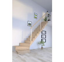 Helle Holztreppe mit Edelstahlgeländer in einem modernen Wohnraum mit Bildern an der Wand