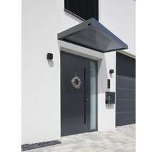 Haustür mit Vordach, Briefkasten und Außenleuchte