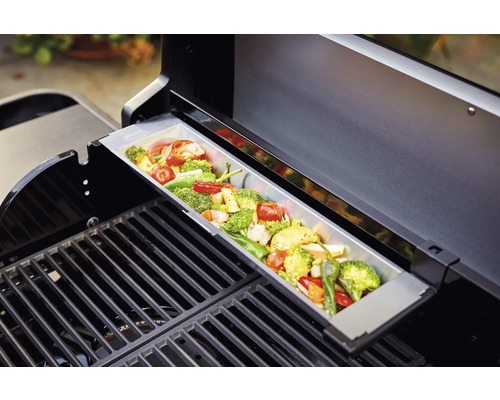 Gemüse in Grillschale auf Grillrost