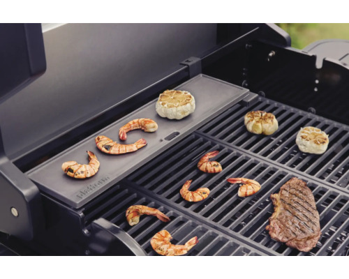 Grill mit Garnelen, Knoblauch und Steak