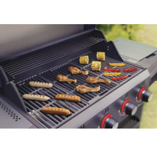 Grill mit Würstchen, Mais, Paprika und Hähnchenschenkel