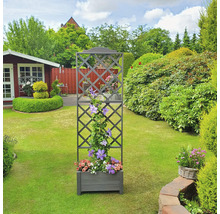 Blumenkasten mit Rankgitter im Garten