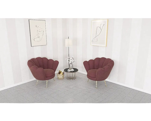 Eckzimmer mit zwei Muschelsesseln, Beistelltisch, Stehlampe und Kunstwerken an der Wand