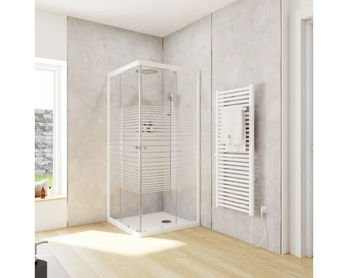 Badezimmer mit Duschkabine und Heizkörper