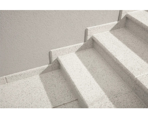 Treppe mit beschichteten Stufen und Wand