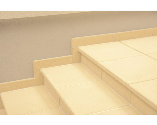 Treppe gefliest mit Stufenfliesen und Sockelfliesen