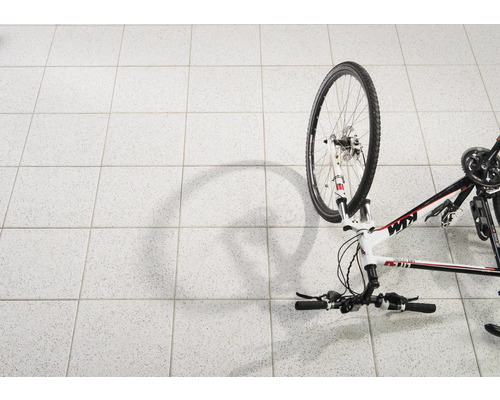 Bodenfliesen mit Fahrrad im Raum