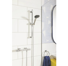 Duscharmatur mit Handbrause und Thermostat in einem Badezimmer