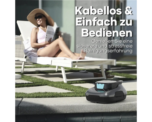 Poolreinigungsroboter im Einsatz neben einer Frau auf einer Liege