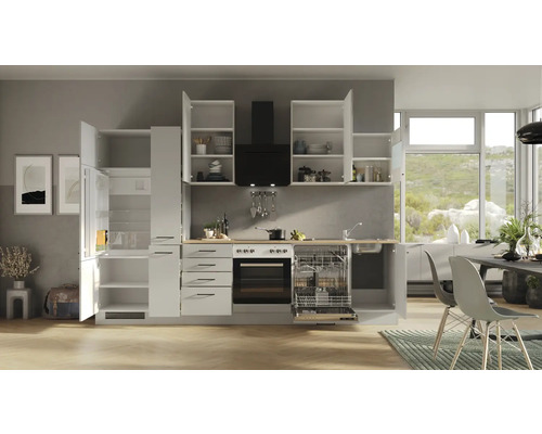 Moderne Küche mit weißen Schränken, Spüle, Herd, Kühlschrank und Geschirrspüler