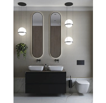 Modernes Badezimmer mit Doppelwaschtisch, Spiegeln, Beleuchtung und Wand-WC