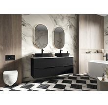 Badezimmer mit Doppelwaschtisch, Spiegeln, Toilette und Badewanne in modernem Design