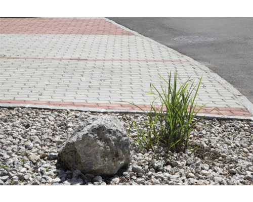 Pflastersteine und Steine im Gartenbereich