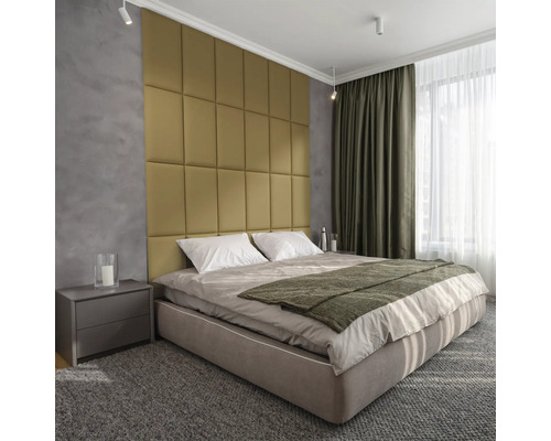 Schlafzimmer mit Bett, Nachttisch und Wandpaneelen