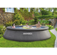 Familie im Marimex-Pool im Garten