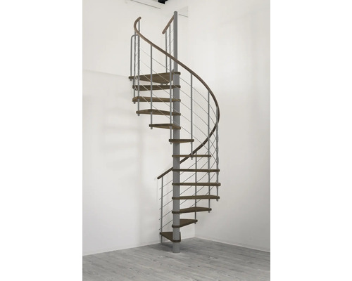 Wendeltreppe mit Holzstufen und Metallgeländer in einem Raum