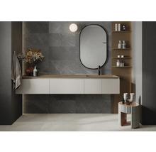 Modernes Badezimmer mit Waschtisch, Spiegel und grauen Wandfliesen