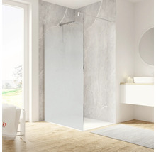 Badezimmer mit Duschabtrennung aus Glas und moderner Einrichtung.