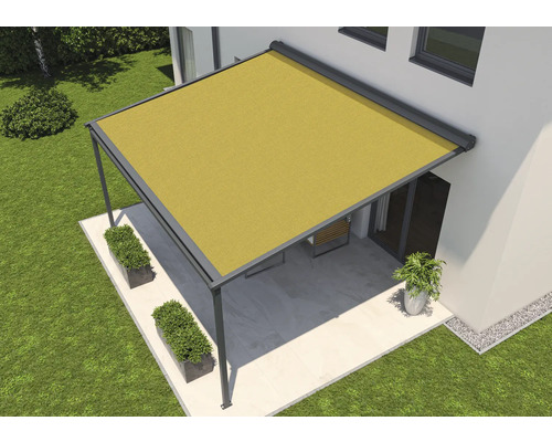 Terrassenüberdachung mit Stoffdach, Gartenmöbel und Pflanzen