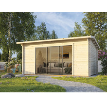 Modernes Gartenhaus aus Holz mit Schiebetür und Gartenmöbeln