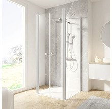 Duschkabine mit Kopfbrause und Handbrause im Badezimmer