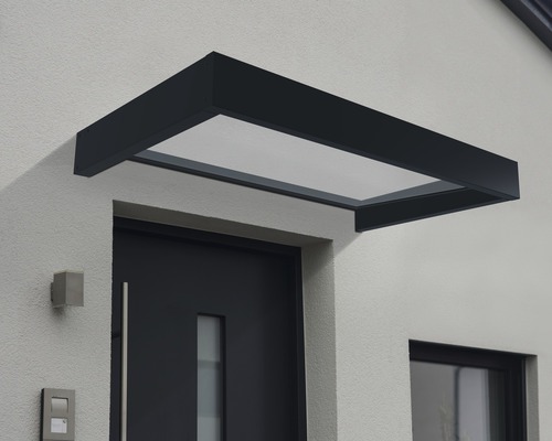 Vordach aus Aluminium und Kunststoff über einer Haustür