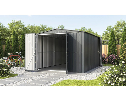 Metall Gerätehaus mit geöffneten Türen im Garten
