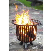 Feuerkorb aus Metall mit Holz und Flammen
