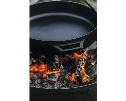 Feuerpfanne über offenem Feuer