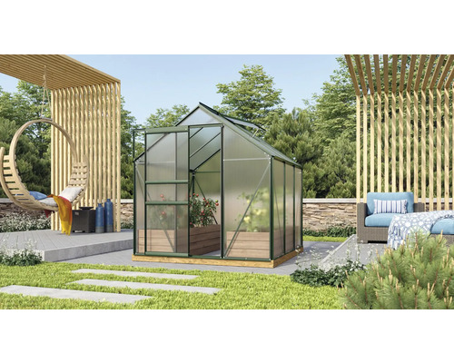 Gewächshaus Vitavia Venus 3800 Hohlkammerplatten 4 mm 195x195 cm grün Gewächshaus im Garten mit Pflanzen und Sitzgelegenheiten