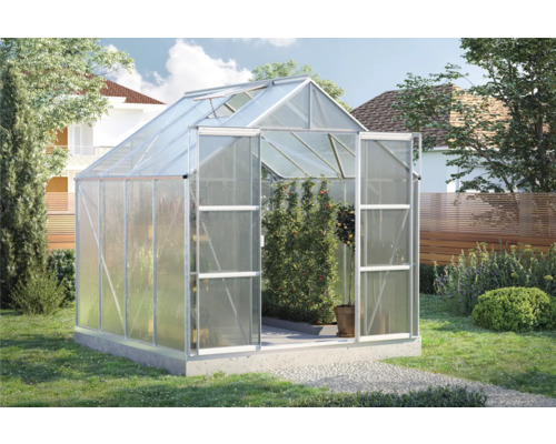 Gewächshaus Vitavia Uranus 6700 Hohlkammerplatten 6 mm 257x258 cm Aluminium Gewächshaus mit geöffneten Türen in einem Garten