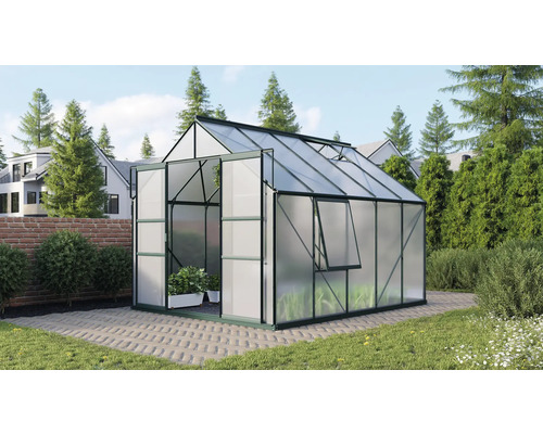 Gewächshaus mit geöffneter Tür und Fenster im Garten.