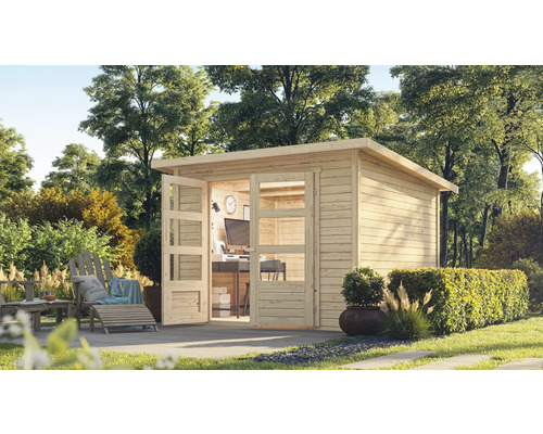 Modernes Gartenhaus aus Holz mit geöffneten Doppeltüren und Büroausstattung im Garten