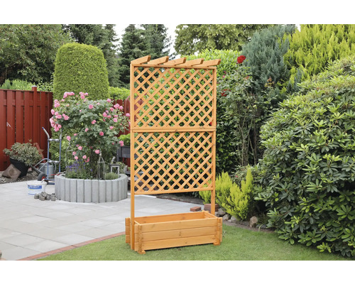 Holz Spalier mit Pflanzkasten im Garten