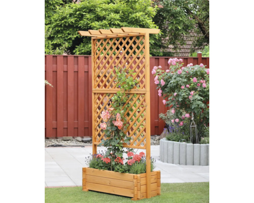 Holz-Pflanzkasten mit Rankgitter im Garten