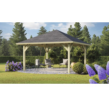 Holzpavillon mit Dach und Sitzgelegenheiten im Garten