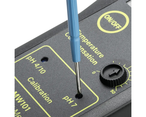 pH-Messgerät zur Kalibrierung mit Schraubendreher