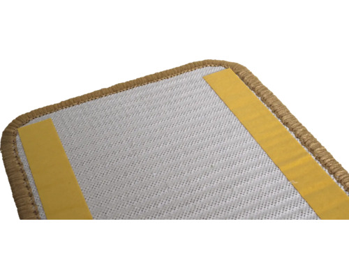 Detailansicht einer Teppichmatte mit Klebestreifen auf der Rückseite