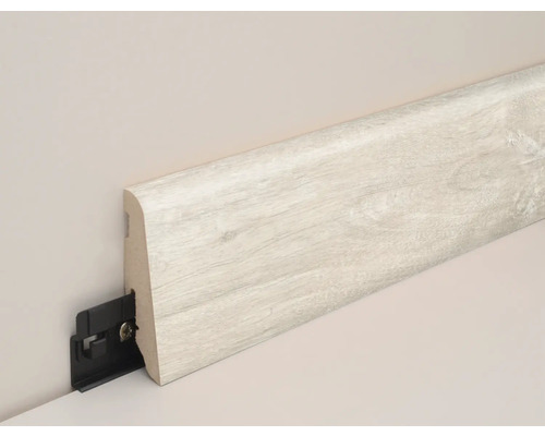 Sockelleiste mit Montageclip zur Wandbefestigung.