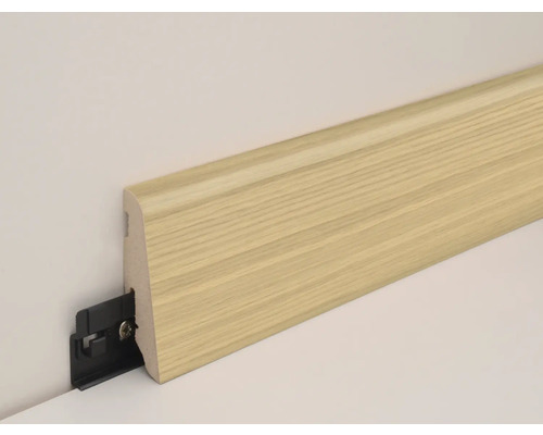 Holzfußleiste mit Montageclip