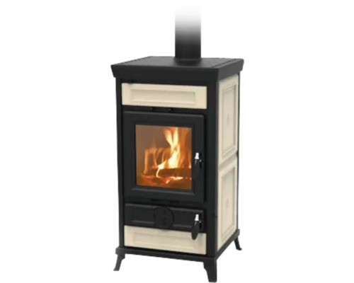 Kaminofen Thermorossi Ilaria Evo Gusseisen Keramik beige 10,8 kW mit Wärmefach Kaminofen mit Glasfenster und brennendem Holz